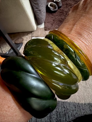 Vintage damaged bakelite - 5+1,
